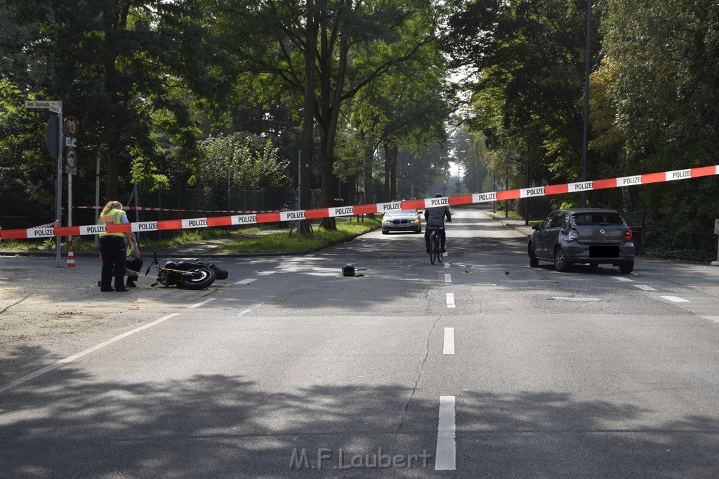 Schwerer Krad PKW Unfall Koeln Muelheim Am Springborn Cottbuserstr P073.JPG - Miklos Laubert